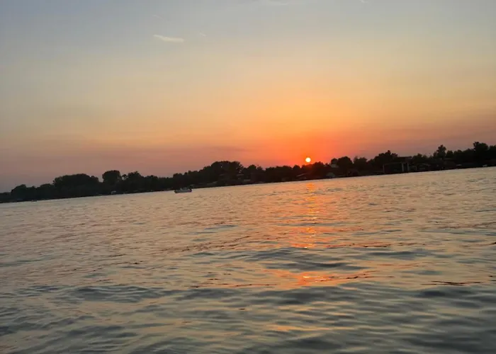 보트호텔 Beautiful Houseboat On The Sava River 베오그라드