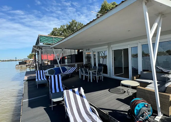 Beautiful Houseboat On The Sava River * 베오그라드