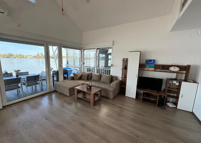 보트호텔 Beautiful Houseboat On The Sava River