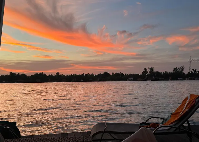 보트호텔 Beautiful Houseboat On The Sava River