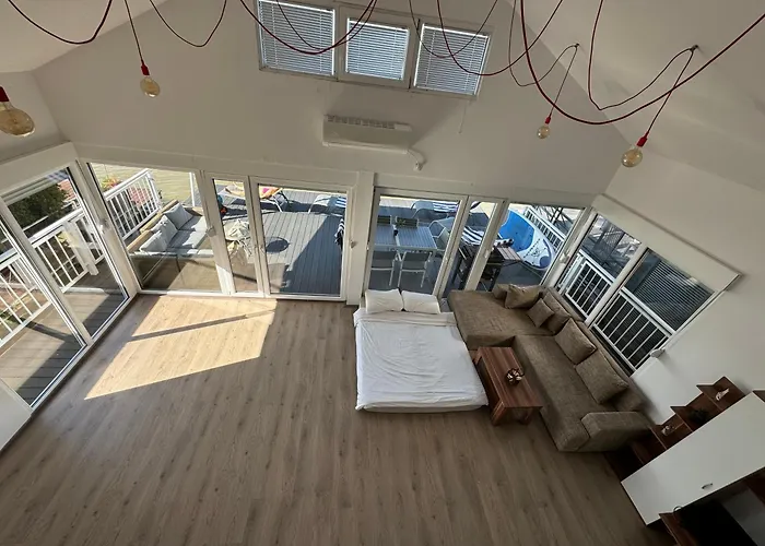 Beautiful Houseboat On The Sava River 베오그라드